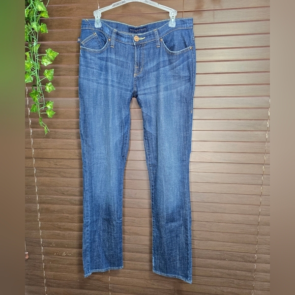 Rock & Republic "Sadie" Mid-rise Straight Leg Mid/Darkwash Womens Jeans Size 10M - Picture 1 of 14